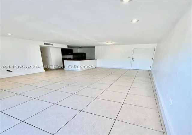 Listing Photo 4 - Condo for sale in building located at 7250 Sw 94Th Pl, Miami, FL 33173 - Unit #B6