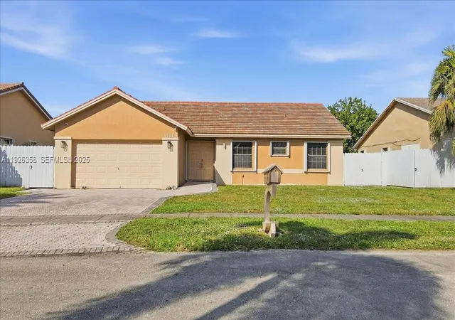 2nd image of 9111 S Lake Miramar Cir, Miramar, FL 33025 | MLS# A11926358