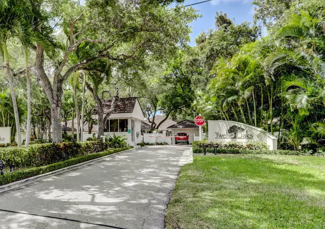 2nd image of 11390 Twelve Oaks Wy, North Palm Beach, FL 33408