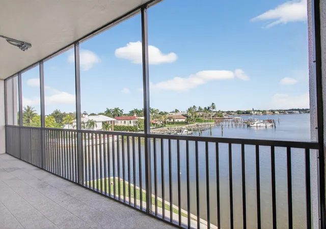 5th image of 11390 Twelve Oaks Wy, South Palm Beach, FL 33408