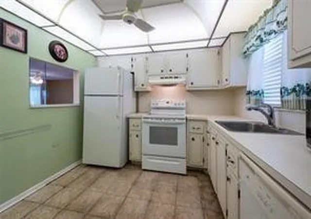 3rd image of 8590 Sunrise Lakes Blvd #107, Sunrise, FL 33322 | MLS# F10540035