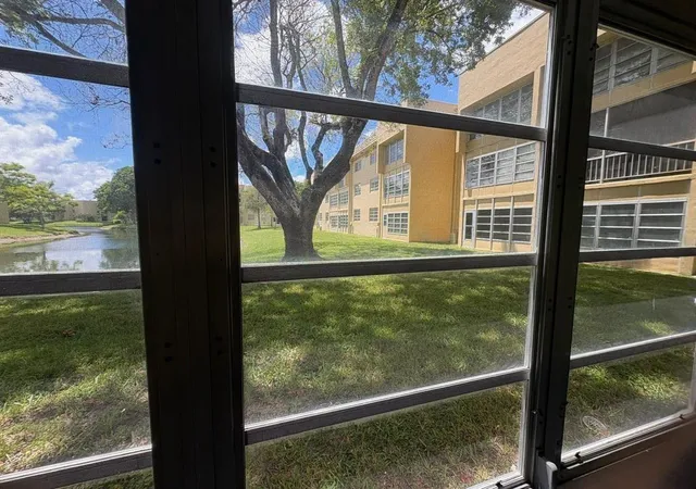Homes for sale in Tamarac, FL | 6001 Nw 61st Avenue, Tamarac, FL 33319 | Houzeo