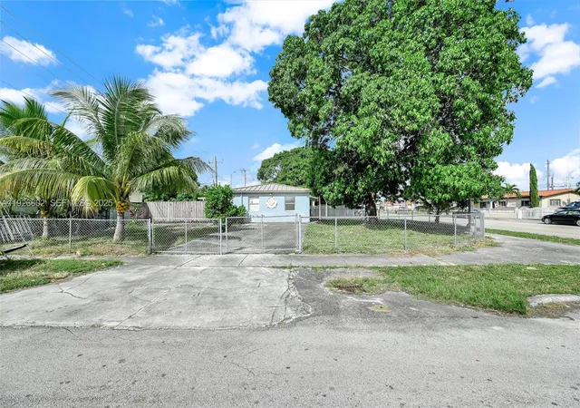 3rd image of 4020 E 10Th Ave, Hialeah, FL 33013 | MLS# A11926602