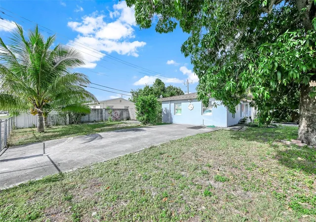 5th image of 4020 E 10Th Ave, Hialeah, FL 33013 | MLS# A11926602