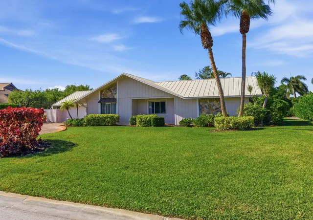 3rd image of 5151 Se Burning Tree Cir, Stuart, FL 34997 | MLS# R11146072