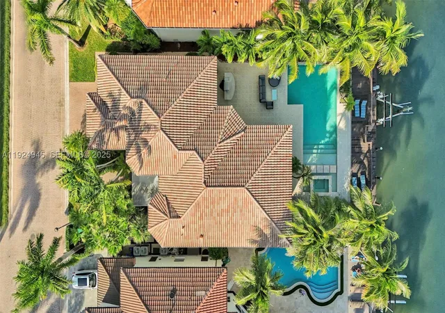 4th image of 1575 Windjammer Way, Hollywood, FL 33019 | MLS# A11924945