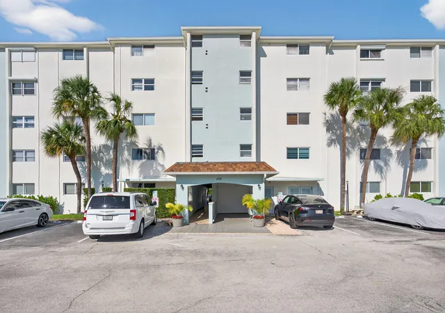 Homes for sale in North Palm Beach, FL | 109 Paradise Harbour Boulevard, North Palm Beach, FL 33408 | Houzeo