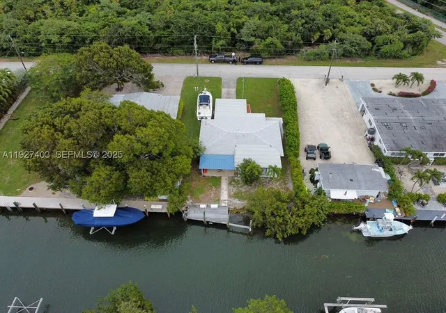 3rd image of 1403 Grouper Dr, Marathon, FL 33050 | MLS# A11927403
