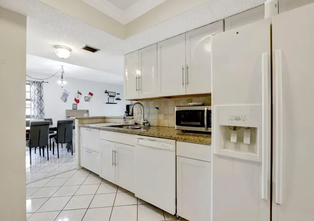 3rd image of 5570 Nw 44Th St #518a, Lauderhill, FL 33319 | MLS# F10540240