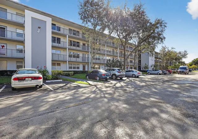 21st image of 101 Sw 132nd Wy #418J, Hollywood, FL 33027 | MLS# F10540340