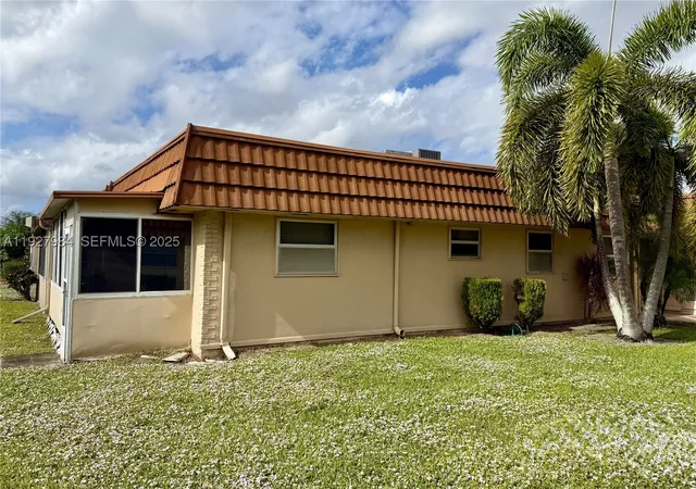 3rd image of 293 Seville M, Delray Beach, FL 33446