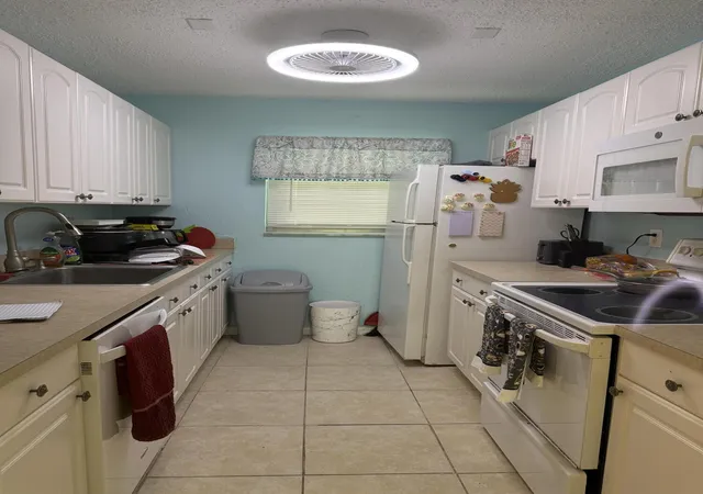 Homes for sale in Boynton Beach, FL | 300 Sw Golfview Ter, Boynton Beach, FL 33426