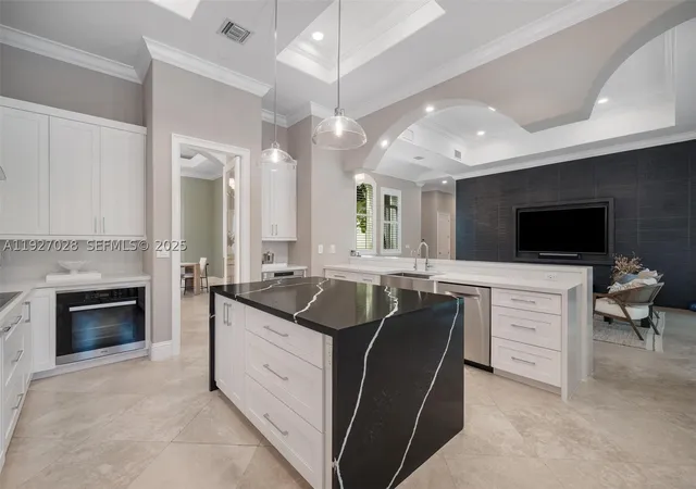 Photo 3 of Single family home for sale at 6890 Sw 94th St, Pinecrest, FL 33156 | MLS# A11927028 | Listing updated on 2026-10-08