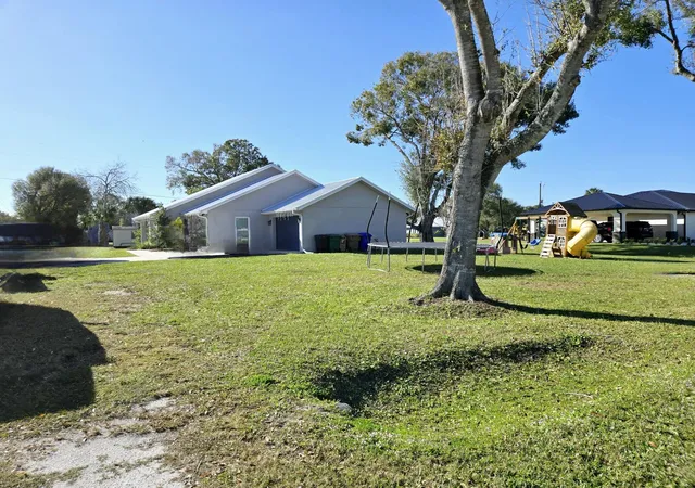 3rd image of 603 Nw 11Th Ave, Okeechobee, FL 34972 | MLS# R11146557