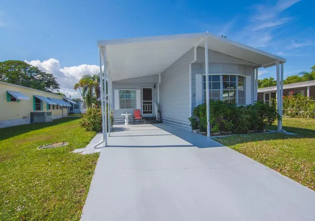 Homes for sale in Port St Lucie, FL | 4 Oliva Rd, Port St Lucie, FL 34952 | MLS# R11146680