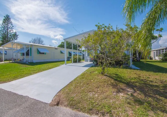 Homes for sale in Port St Lucie, FL | 4 Oliva Rd, Port St Lucie, FL 34952 | MLS# R11146680
