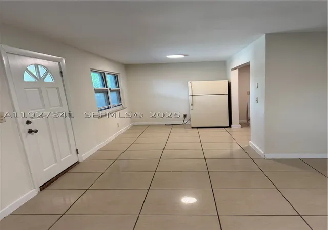 Listing Photo 5 - Condo for sale in building located at 4717 Sw 33Rd Ave, Dania Beach, FL 33312 - Unit #202