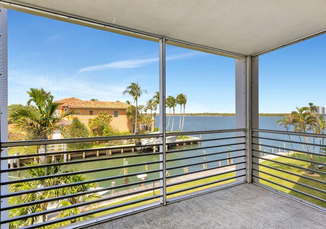 Homes for sale in North Palm Beach, FL | 105 Paradise Harbour Blvd #307, North Palm Beach, FL 33408 | MLS# R11146915