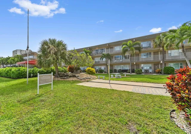 3rd image of 3200 Ne 7Th Ct #205b, Pompano Beach, FL 33062 | MLS# R11147082