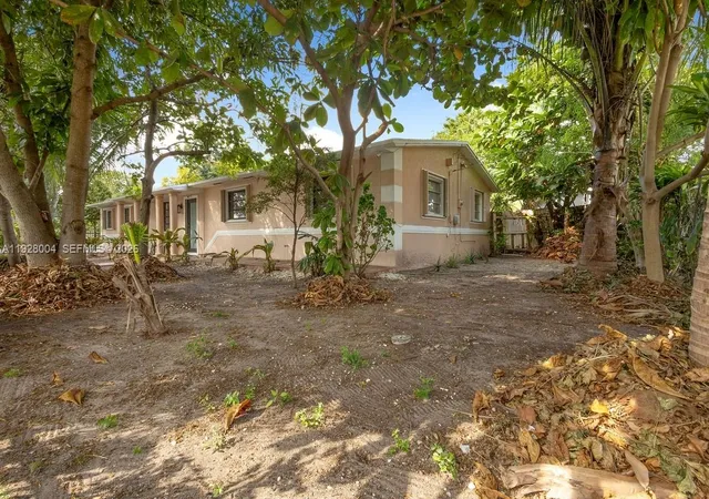 3rd image of 111 Ne 175Th St, North Miami Beach, FL 33162 | MLS# A11928004