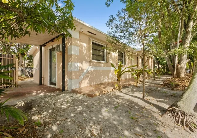 5th image of 111 Ne 175Th St, North Miami Beach, FL 33162 | MLS# A11928004