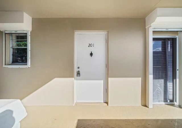 2nd image of 419 S Us Hwy 1 #E201, North Palm Beach, FL 33408 | MLS# R11147115