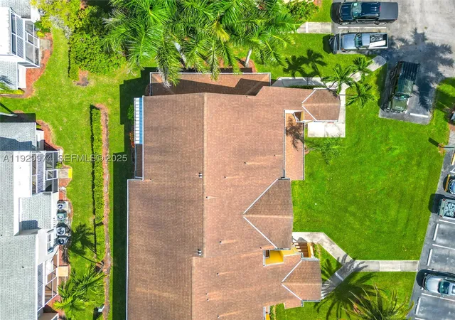 2nd image of 2221 Se 27Th Dr, Homestead, FL 33035