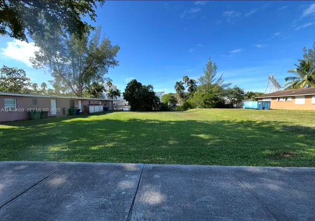 3rd image of 157 Nw 14Th Way, Dania, FL 33004 | MLS# A11929659