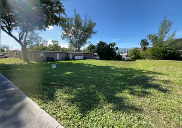 4th image of 157 Nw 14Th Way, Dania, FL 33004 | MLS# A11929659