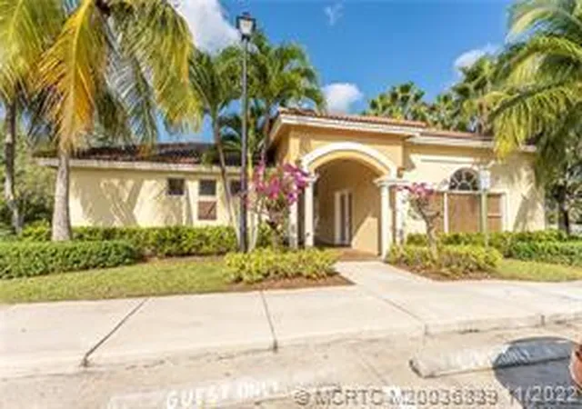 2nd image of 49 Se Sedona Cir #101, Stuart, FL 34994 | MLS# R11147356