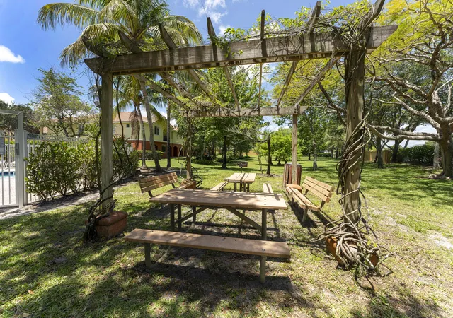 5th image of 49 Se Sedona Cir #101, Stuart, FL 34994 | MLS# R11147356