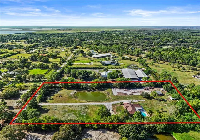 2nd image of 19187 Capet Creek Ct, Loxahatchee, FL 33470 | MLS# R11147626