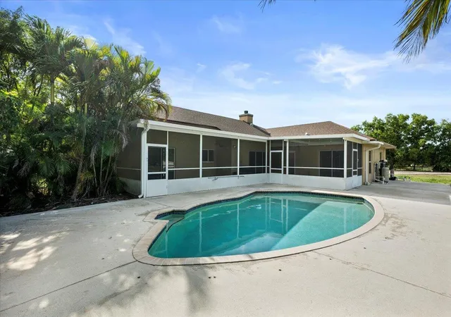 3rd image of 19187 Capet Creek Ct, Loxahatchee, FL 33470 | MLS# R11147626