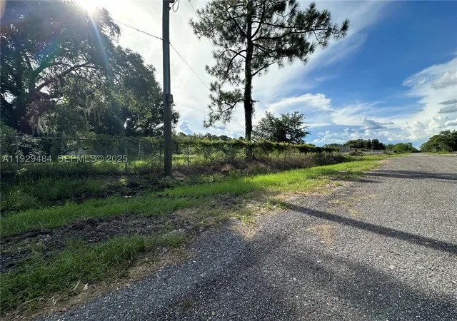 1st image of 420 S Coral St, Clewiston, FL 33440 | MLS# A11929484