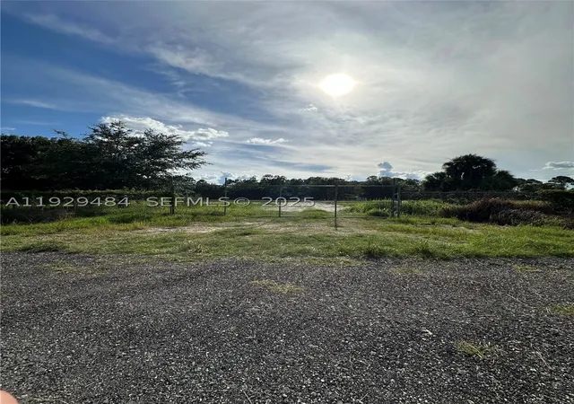 2nd image of 420 S Coral St, Clewiston, FL 33440 | MLS# A11929484