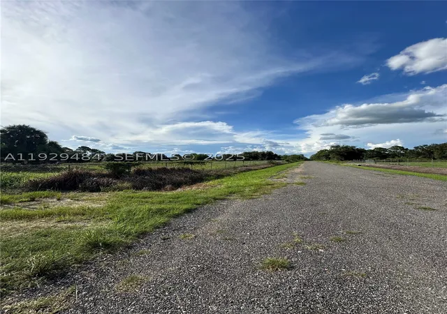 3rd image of 420 S Coral St, Clewiston, FL 33440 | MLS# A11929484