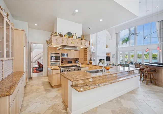 5th image of 5 Isla Bahia Dr, Fort Lauderdale, FL 33316 | MLS# F10541059