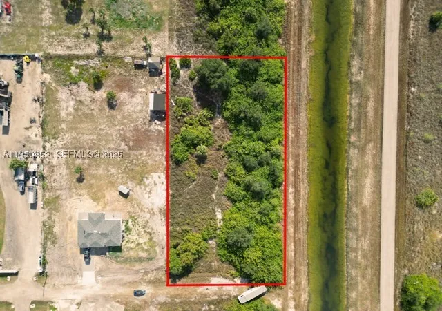 3rd image of 7969 13Th Ter, La Belle, FL 33935 | MLS# A11930852