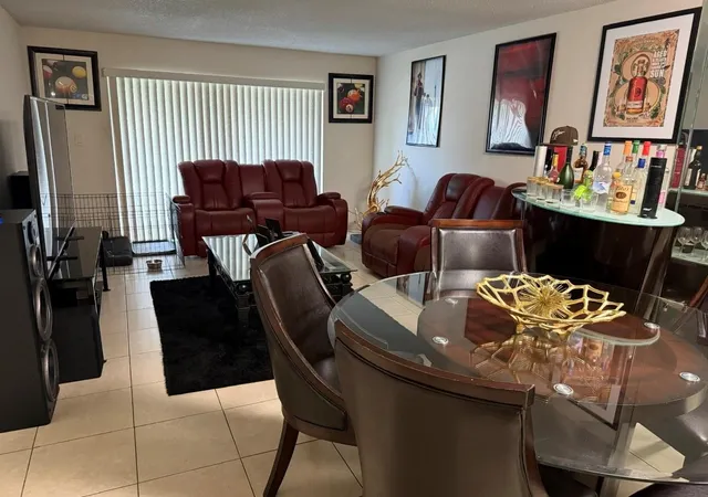 3rd image of 5515 Lakewood Cir, Margate, FL 33063