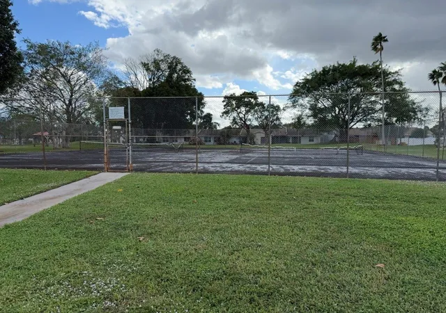 5th image of 5515 Lakewood Cir, Margate, FL 33063