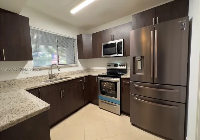 Photo 4 of Condo for sale at 5340 Bosque Ln #98, West Palm Beach, FL 33415 | MLS# A11931055 | Listing updated on 2026-10-07