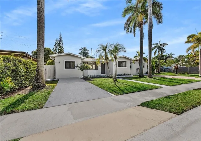 3rd image of 1004 Johnson St, Hollywood, FL 33019 | MLS# F10540917