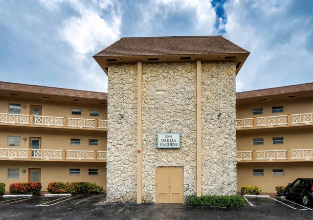 Homes for sale in Lauderdale Lakes, FL | 5041 W Oakland Park Blvd #111, Lauderdale Lakes, FL 33313 | MLS# R11148144