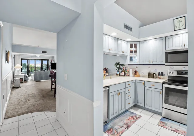 2nd image of 901 Seafarer Cir #503, Jupiter, FL 33477 | MLS# R11148436