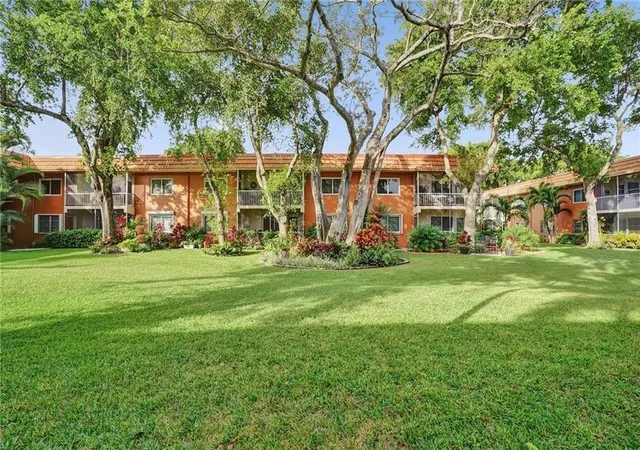 1st image of 119 Ne 19th Ct #215 G, Wilton Manors, FL 33305 | MLS# F10539076