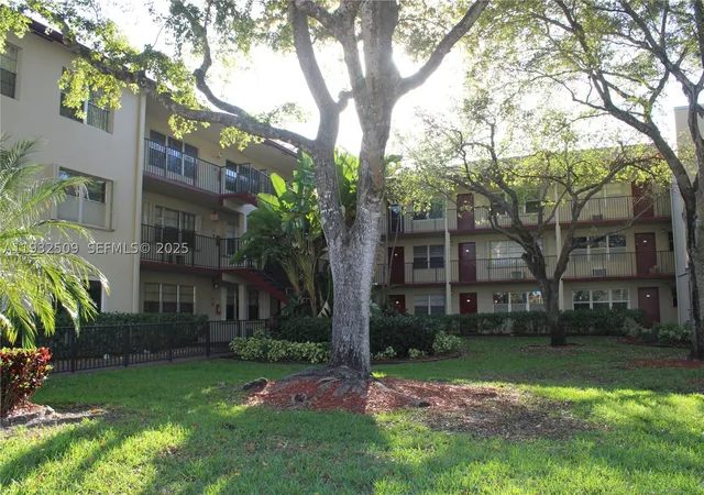 2nd image of 200 Sw 132nd Way #104L, Pembroke Pines, FL 33027 | MLS# A11932509