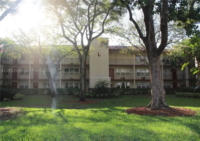 3rd image of 200 Sw 132Nd Way #104L, Pembroke Pines, FL 33027 | MLS# A11932509