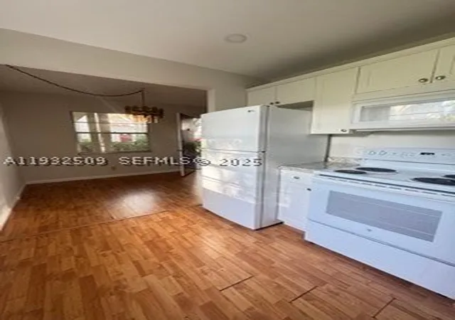 5th image of 200 Sw 132Nd Way #104L, Pembroke Pines, FL 33027 | MLS# A11932509
