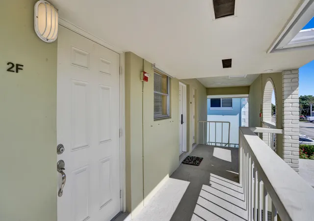 Homes for sale in Lighthouse Point, FL | 2311 Ne 36Th St #2f, Lighthouse Point, FL 33064 | MLS# R11148607