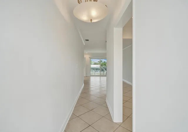 Homes for sale in Lighthouse Point, FL | 2311 Ne 36Th St #2f, Lighthouse Point, FL 33064 | MLS# R11148607